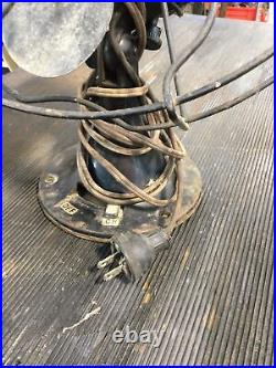 1 Antique Vintage 10 oscillating Emerson Fan MfG in the 30's test operational
