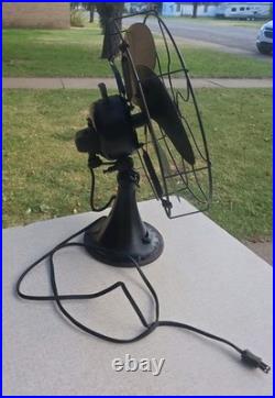 Antique CAST IRON EMERSON THE ELECTRIC MFG CO. 3 SPEED OSCILLATING FAN DESK FAN