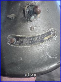 Antique General Electric GE 3 Blade Black Table Desk Oscillating Fan 273100-1