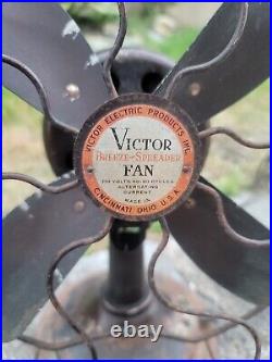 Antique Victor Breeze Spreader Desk Top Electric Fan