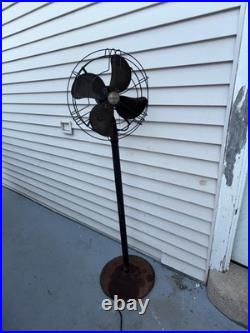 SIGNAL ELETRIC FLOOR FAN MODEL P1251 Rare Model. Working But Doesn't isolate