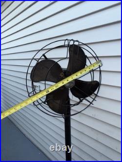 SIGNAL ELETRIC FLOOR FAN MODEL P1251 Rare Model. Working But Doesn't isolate