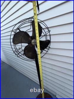 SIGNAL ELETRIC FLOOR FAN MODEL P1251 Rare Model. Working But Doesn't isolate
