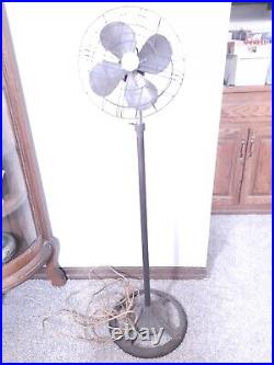 Vintage 1920's Cold Wave Art Deco Industrial Style Cast Iron Base Oscilating fan Vintage 1920's Cold Wave Art Deco Industrial Style Cast Iron Base Oscilating fan