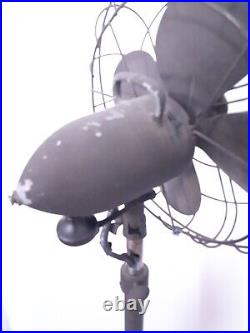 Vintage 1920's Cold Wave Art Deco Industrial Style Cast Iron Base Oscilating fan Vintage 1920's Cold Wave Art Deco Industrial Style Cast Iron Base Oscilating fan