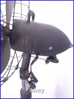 Vintage 1920's Cold Wave Art Deco Industrial Style Cast Iron Base Oscilating fan Vintage 1920's Cold Wave Art Deco Industrial Style Cast Iron Base Oscilating fan