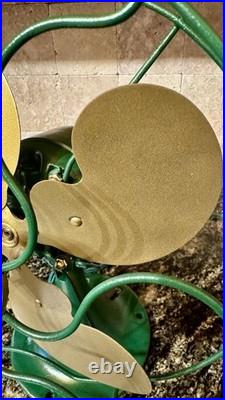 Vintage EMERSON ELECTRIC FAN MODEL 2150 10 INCH NON OSCILLATING Green And Gold