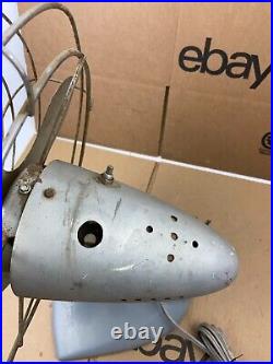 Vintage General Electric Metal Oscillating Desk Fan 17 Vintage General Electric Metal Oscillating Desk Fan 17