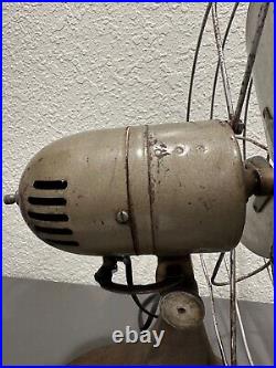 Vintage Manning Bowman 12 Oscillating Desk / Table Fan Model No. 52 Vintage Manning Bowman 12 Oscillating Desk / Table Fan Model No. 52
