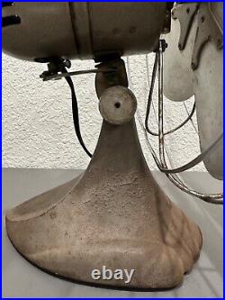 Vintage Manning Bowman 12 Oscillating Desk / Table Fan Model No. 52 Vintage Manning Bowman 12 Oscillating Desk / Table Fan Model No. 52