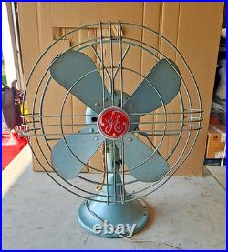 Vtg. GE Oscillating 4 Blade Desk Fan Model CY60